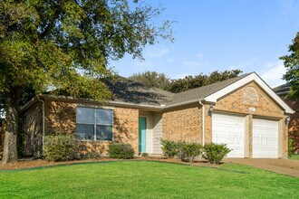 1611 Waters Edge Dr in Glenn Heights, TX - Building Photo - Building Photo