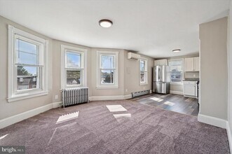 305 Printz Ave in Essington, PA - Foto de edificio - Building Photo