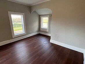 1909 1/2 Ottawa Dr, Unit upper in Toledo, OH - Building Photo - Building Photo