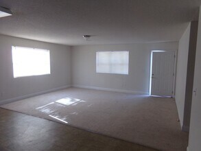 724 W Bridgers Ave in Auburndale, FL - Building Photo - Building Photo