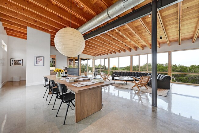 The Saint June in Austin, TX - Foto de edificio - Building Photo