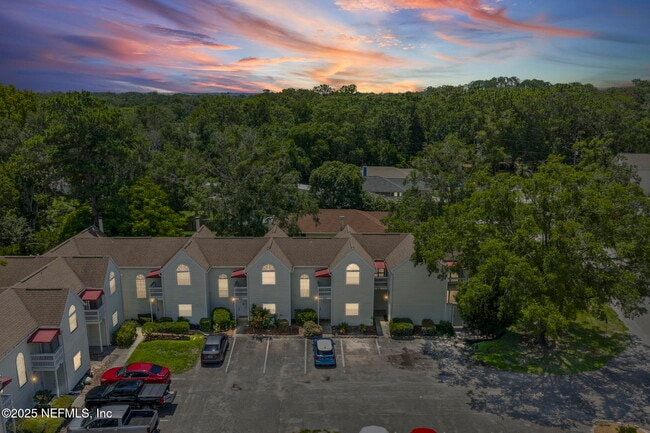 property at 2300 Twelve Oaks Dr