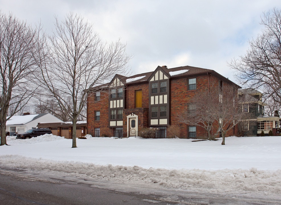 806 Hardesty Blvd in Akron, OH - Building Photo