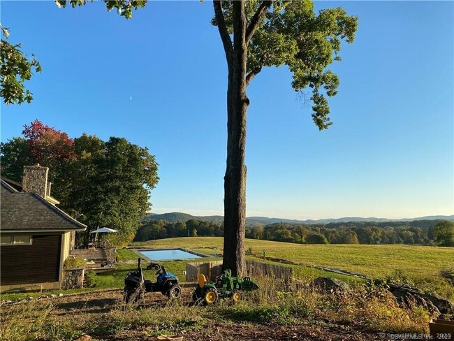 property at 121 Quaker Hill Rd