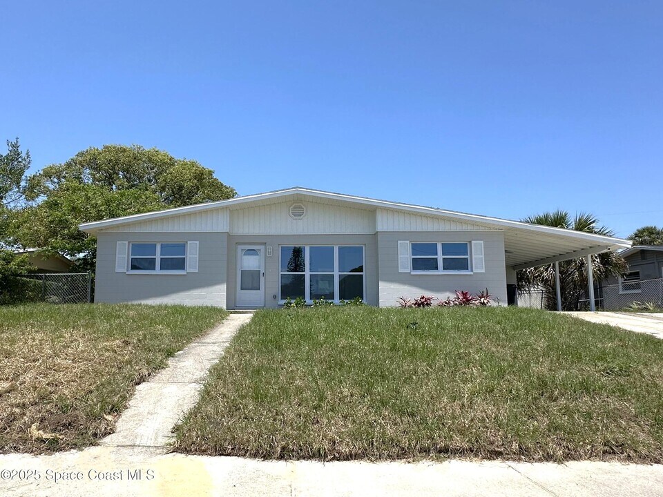 4440 Stuart Ave in Titusville, FL - Building Photo
