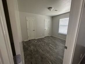 5705 W Valley Cir in El Paso, TX - Foto de edificio - Building Photo