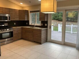 11 Old Greenville Rd in Johnston, RI - Building Photo
