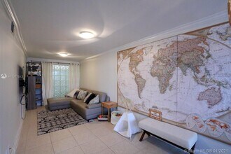 2977 McFarlane Rd-Unit -9 in Miami, FL - Building Photo - Building Photo