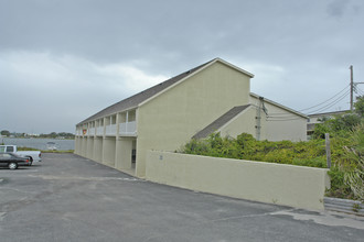 Sand Dollar in Gulf Breeze, FL - Building Photo - Building Photo