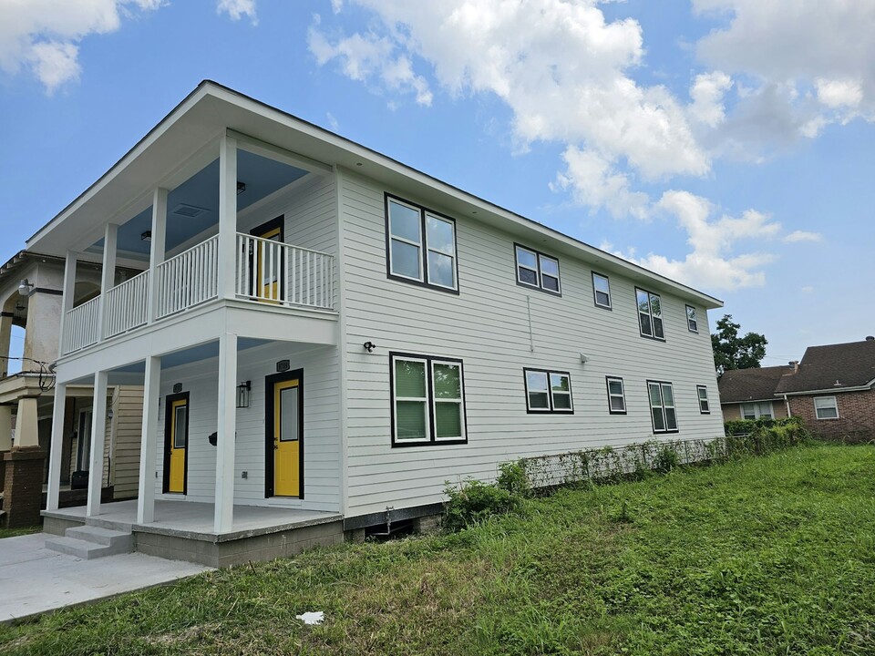 8713 Apricot St in New Orleans, LA - Building Photo