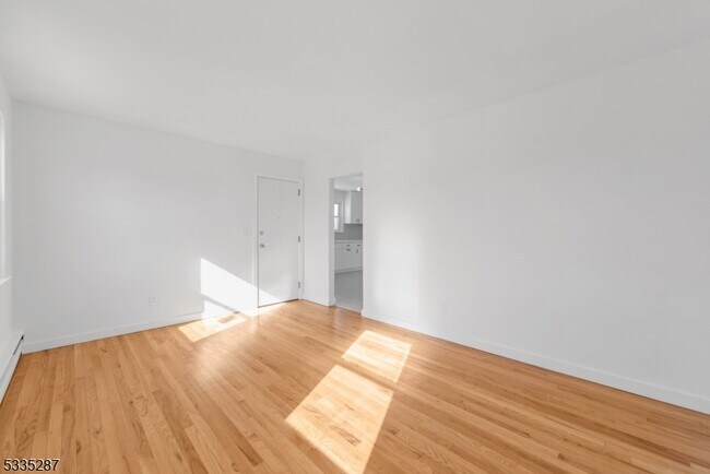 114 King St in Nutley, NJ - Building Photo - Building Photo