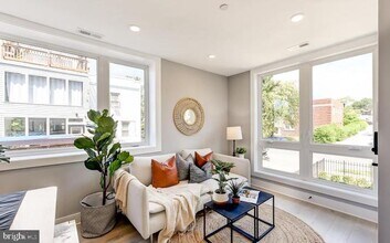 1915 H St NE-Unit -2 in Washington, DC - Building Photo - Building Photo
