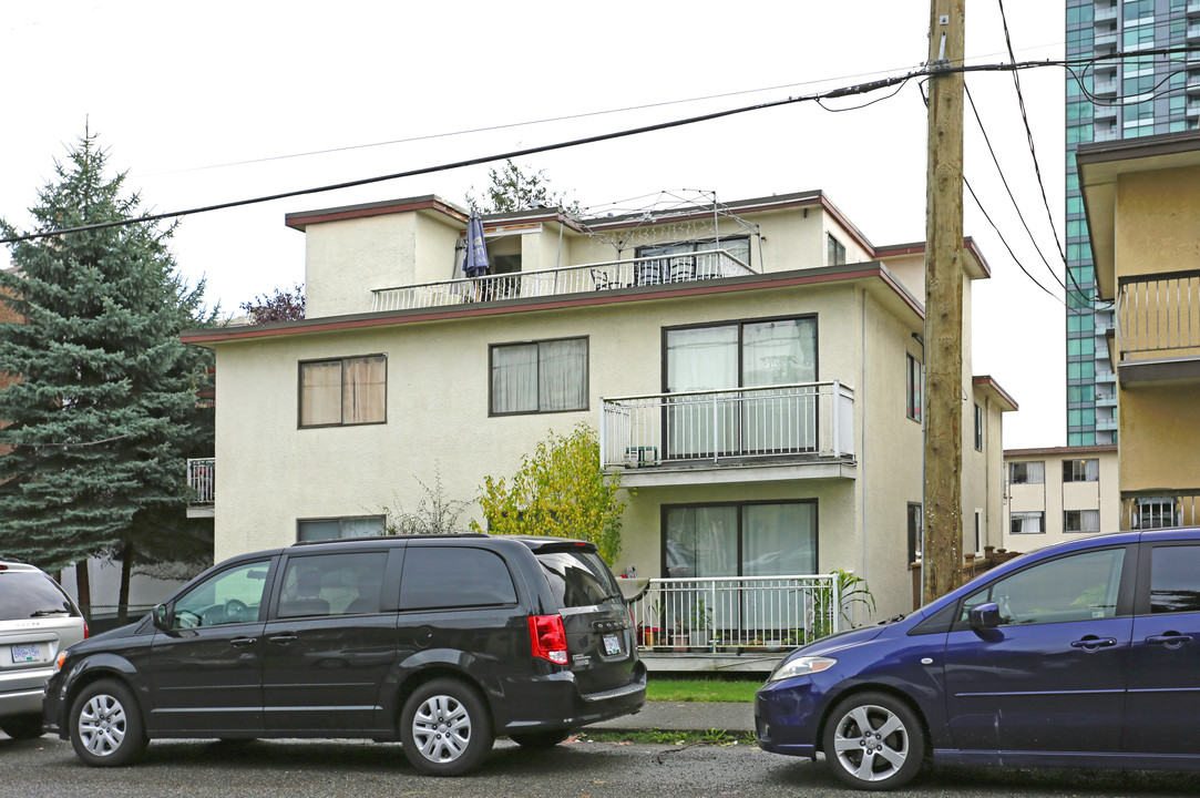 6542 Sussex Av in Burnaby, BC - Building Photo