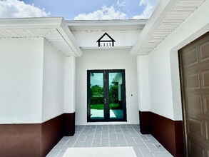 1313 Floyd Ave S in Lehigh Acres, FL - Building Photo - Building Photo