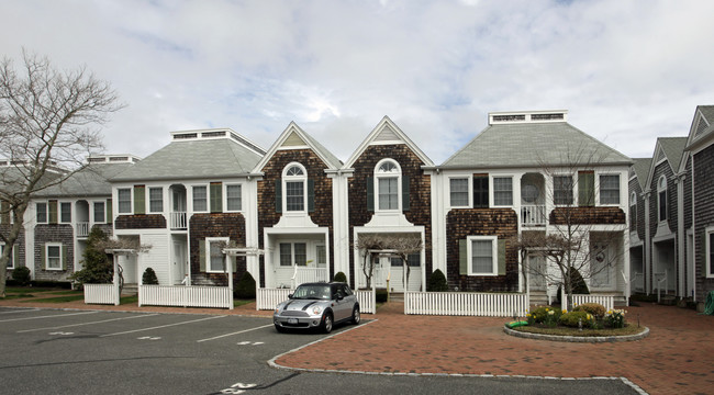 Stirling Cove in Greenport, NY - Building Photo - Building Photo