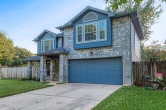 2122 Courtshire Ln in Sugar Land, TX - Building Photo - Building Photo