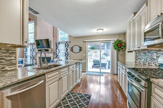 6165 Pattingham Dr in Roswell, GA - Building Photo - Building Photo