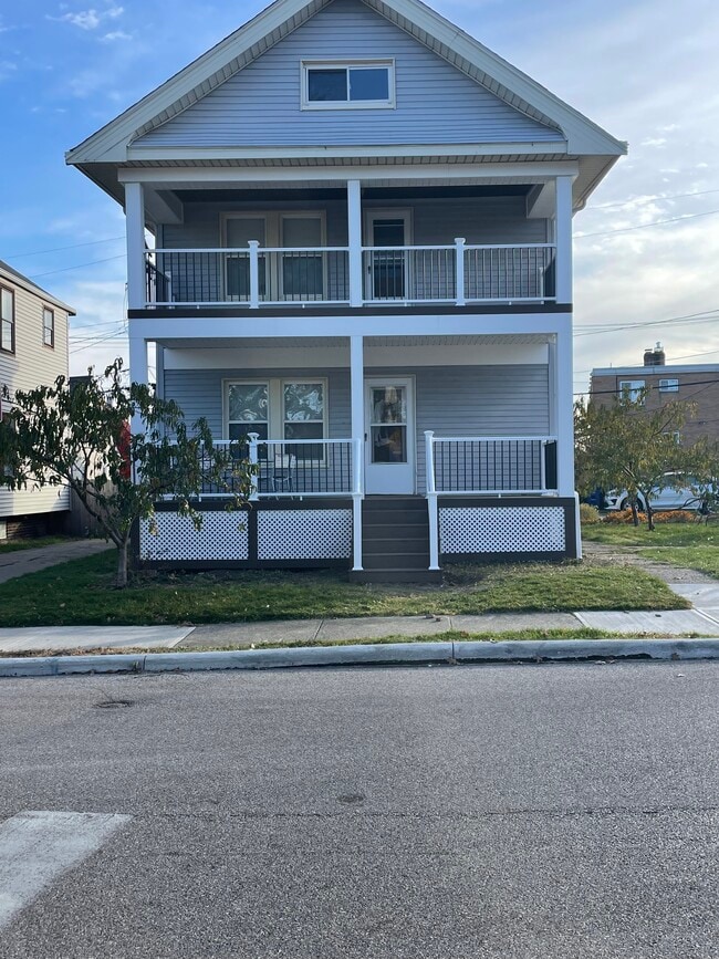 1307 Idlewood Ave in Lakewood, OH - Building Photo - Building Photo