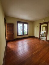 401 1/2 W Vine St in Champaign, IL - Building Photo - Building Photo