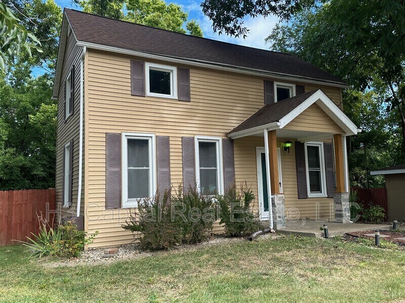 210 S Lange Ave in Maryville, IL - Building Photo