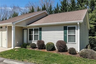 16 Krista Cir, Unit B in Candler, NC - Building Photo - Building Photo