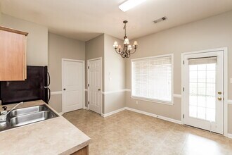 10215 Morning Hill Dr in Memphis, TN - Foto de edificio - Building Photo