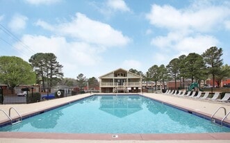 Country Club Apartments in Charlotte, NC - Building Photo