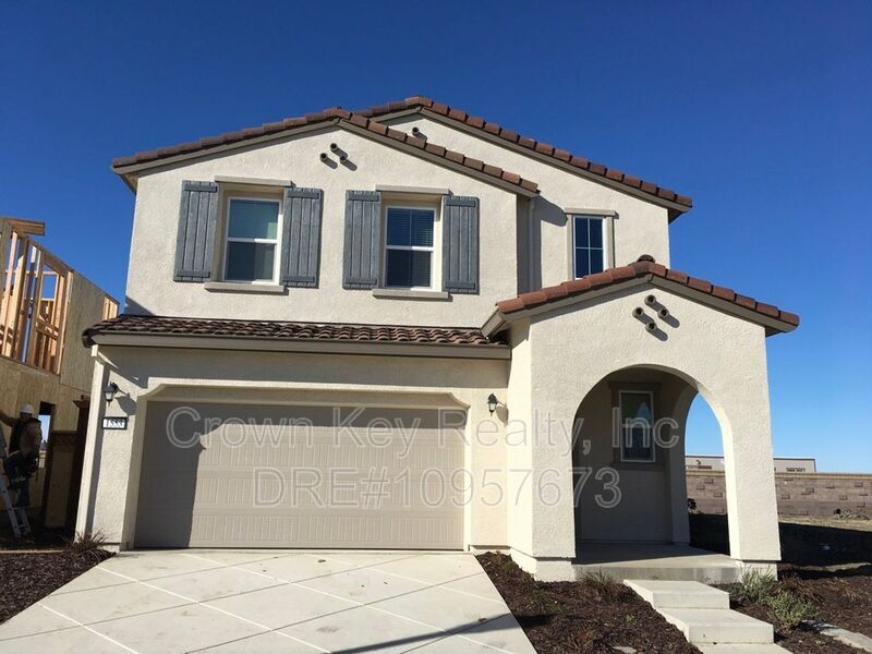 1553 Oliveira Dr in Tracy, CA - Building Photo