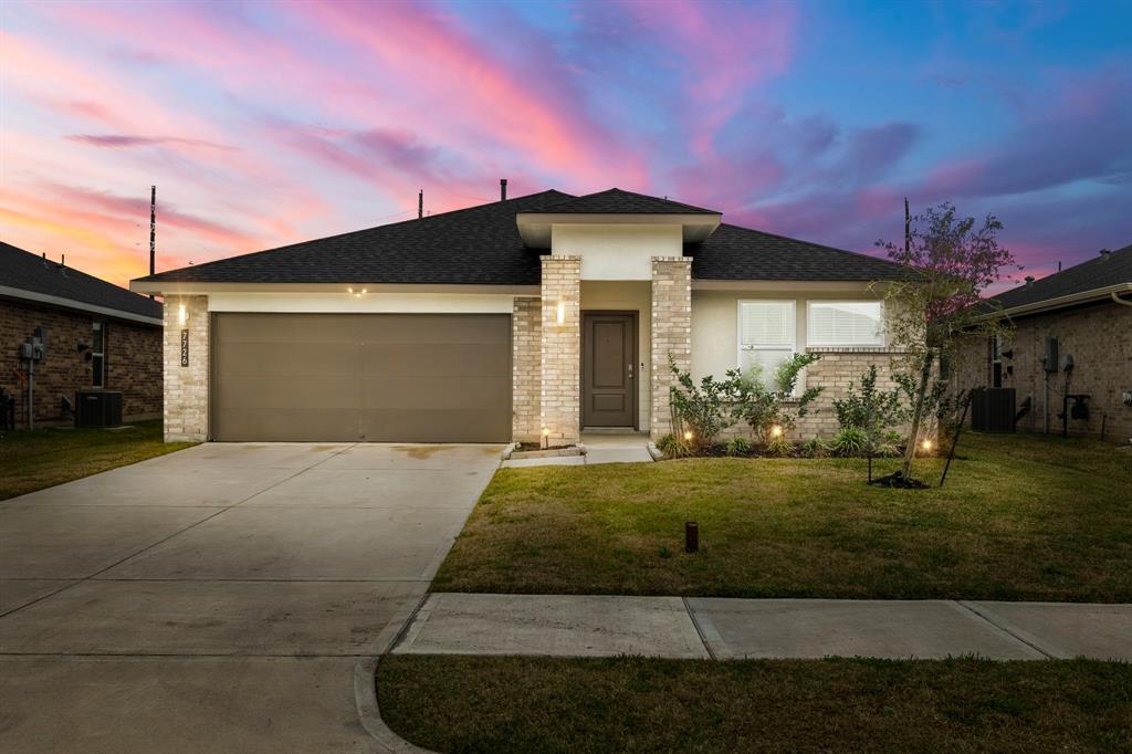 7726 Sleek Flock Ln in Arcola, TX - Building Photo