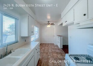 2426 N Buena Vista St in Burbank, CA - Building Photo - Building Photo