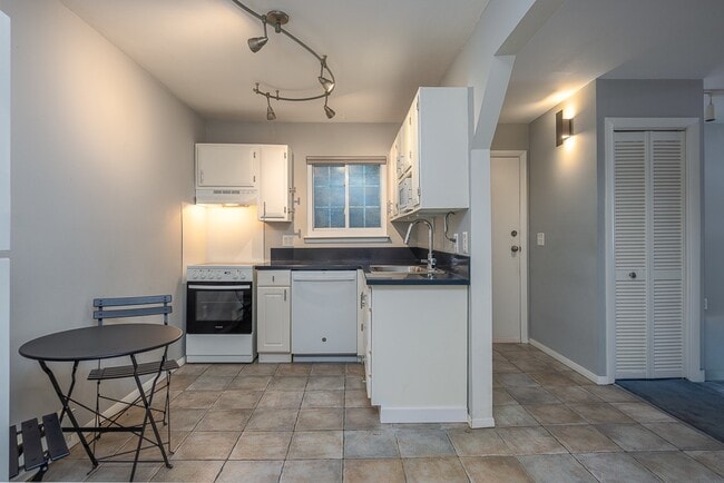 property at 219 Fox Run Ln