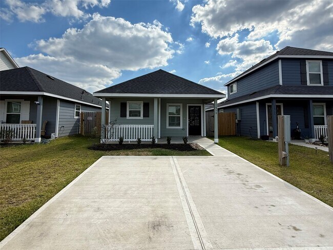 16770 N Marie Vlg Dr in Conroe, TX - Building Photo - Building Photo