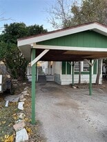 102 Mendy Ln in Tye, TX - Building Photo