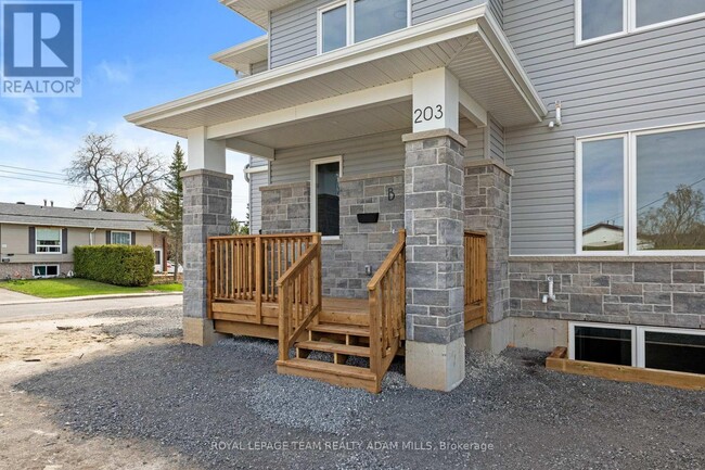 203 Teskey St in Mississippi Mills, ON - Building Photo - Building Photo
