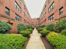 5746 N Winthrop Ave in Chicago, IL - Building Photo