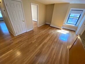 238 Cambridge St, Unit 3 in Boston, MA - Foto de edificio - Building Photo