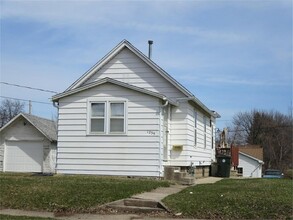 1239 Englewood Ave in Waterloo, IA - Building Photo - Building Photo