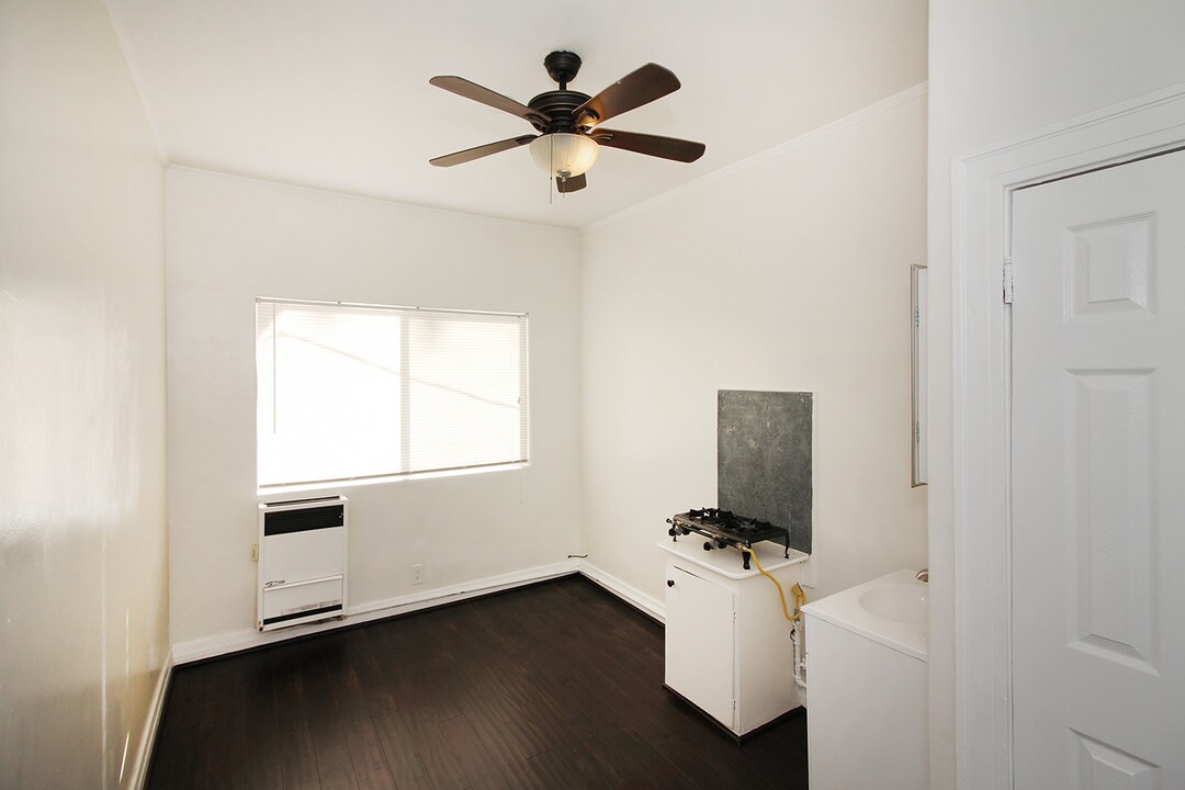 647 W 18th St-Unit -311A in Los Angeles, CA - Building Photo