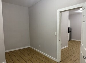 3210 N 77 Sunshine Strip, Unit 3210 Apt B in Harlingen, TX - Building Photo - Building Photo