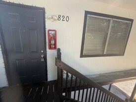 820 S L St, Unit Back Upper in Lake Worth Beach, FL - Building Photo