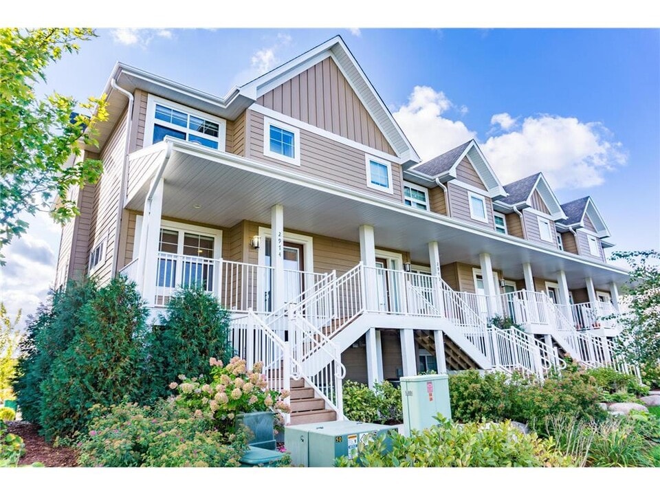 2974 Clover Ridge Dr in Chaska, MN - Foto de edificio