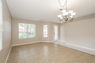 5512 Terrain De Golf Dr in Lutz, FL - Building Photo - Building Photo