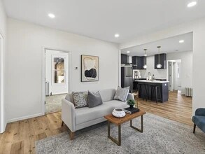 1730 5th St NE, Unit B in Minneapolis, MN - Foto de edificio - Building Photo