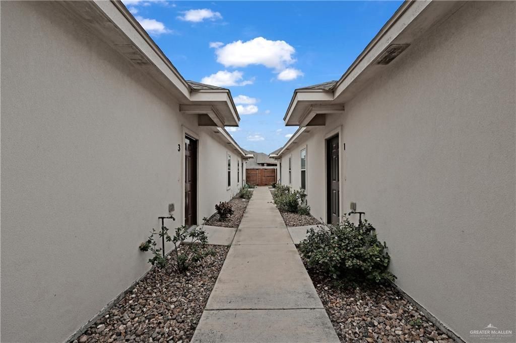 2801 Sabercat Ave in Edinburg, TX - Foto de edificio