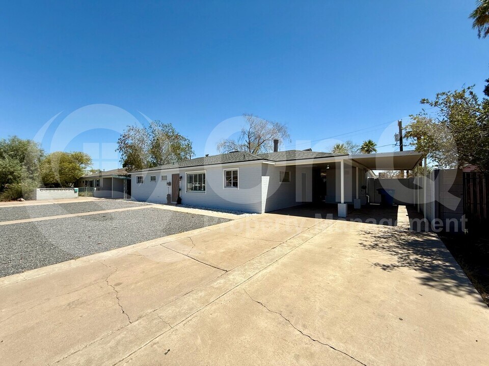 2127 W San Miguel Ave in Phoenix, AZ - Building Photo
