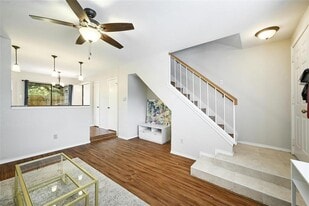 1411 Gracy Farms Ln in Austin, TX - Building Photo