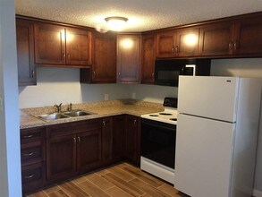 9242 Hickory St-Unit -B in Norfolk, VA - Building Photo - Building Photo