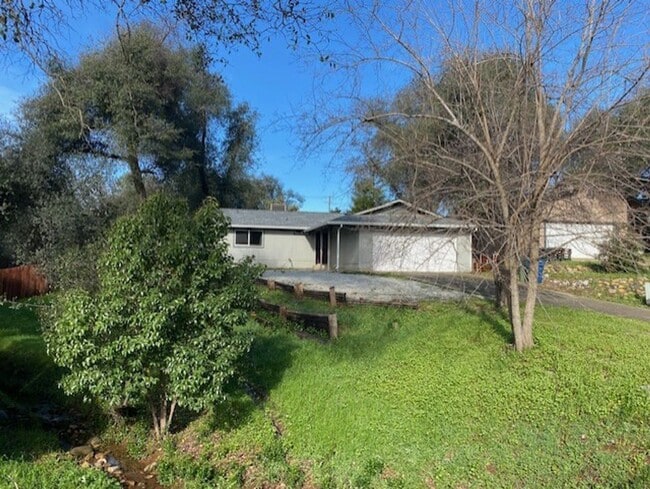3434 Odin Ct in Redding, CA - Foto de edificio - Building Photo