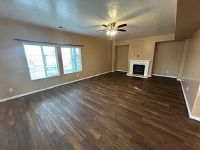 2926 W Newton Ct in Visalia, CA - Building Photo - Building Photo