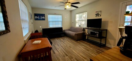 213 SW 3rd Pl, Unit 213 in Dania Beach, FL - Building Photo - Building Photo